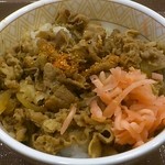 すき家 - 牛丼（並）紅生姜、七味振りかけ状態