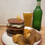 ICON - "ぺちゃんこバーガー"
            『FLAT JACK CHEESE BURGER R¥3,080』
            『WEDGE CUT POTATO¥770』
            『ハートランド¥880』