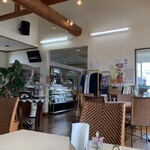 Oodate Koohiikan - 心地よく清潔感のある店内　＊喫茶室の奥側は全てゆったり寛げるベンチソファー