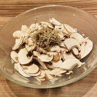 焼肉うしごろ 銀座店 - トリュフとマッシュルームのサラダ