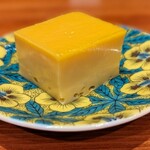 市sushi - 卵焼き。５回も濾して一晩寝かせて、3時間かけて丁寧にていねいに焼いたらしいです。納得の滑らかさ。味わったことがない感触だった。