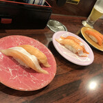 回鮮 まぐろ亭 - サーモンいろいろ並んだところ