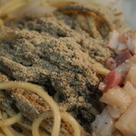 中華そば いづる - 煮干し粉アップ