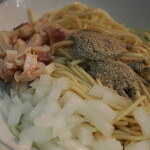 中華そば いづる - 和え玉のタマネギ