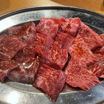 Yakiniku Gyuu Tetsu Fuku Ya - (左)ハラミ1078円 (真ん中)カルビ 748円 (右)カイノミ 1078円