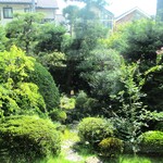 京味 もと井 - 縁側から見た庭の景色。素敵なお庭に癒されます。