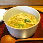 京味 もと井 - 温物・冬瓜、渡り蟹、厚揚げの餡かけ：舞茸、えのき、白キクラゲ、水菜と共に 生姜の香りが上品に香る熱々の餡かけです。