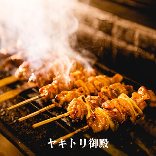 [Charcoal-Yakitori (grilled chicken skewers)] Authentic Yakitori (grilled chicken skewers) grilled on Bincho charcoal