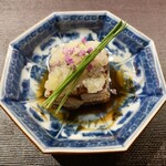 Ji-Cube - 炙りカマスと焼き茄子の葱醤油がけ 穂紫蘇と芽葱
