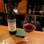 イタリアの赤ワイン。