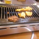 板前焼肉 一斗 天下茶屋本店 - 鉄板に分厚いお肉！