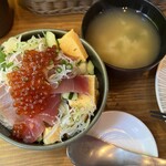 Jimbochousushiwasabi - 山かけ丼と味噌汁