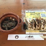 加藤精肉店 - 牛すじ煮込み（税込550円）と餃子（餃子）