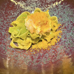 トムクリオーザ - えんどう豆と海老のパスタ　カラスミ添え