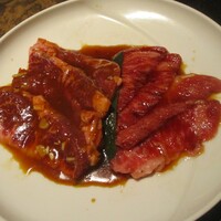 東京焼肉 平城苑 浅草総本店 - カルビとハラミ