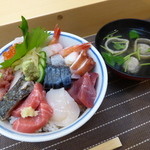 すし寳来 - 海鮮丼（秋刀魚つみれ汁付き）1570円