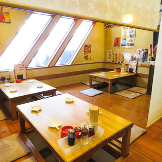 Izakaya Sampei - 半個室（3面壁で出入り口はロールカーテン）となります。