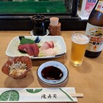滝寿司 - 先ずはビールと刺身の盛り合わせを。