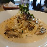 EZOKAFFE - 料理写真:「広島産牡蠣のクリームソーススパゲティ」①