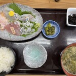 お魚天国 海鮮食事処 - 地魚定食