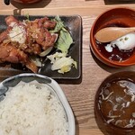 肉汁餃子のダンダダン - 油淋鶏定食