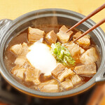 Simmering warm beef tendon stew