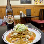 丸昭中華料理店 - 棒々鶏と瓶ビール