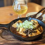 フジヤマ ハンターズ ビール - 鹿肉麻婆豆腐