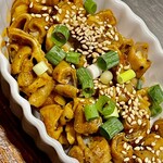 お好み焼き 鉄ちゃん - 前回食べてやられた白モツの辛味噌焼き　酒に合い過ぎる