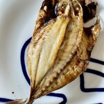 カネヒデ小林商店 - 身が厚くて型の良い鯵が1枚250円なんて