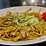 お好み焼き 鉄ちゃん - キャベツと豚コマともやしだけなのに絶品！マイギネスの味！