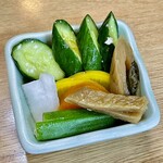 鮒兼 - ビールを頼むとお新香の盛り合わせも出してくれます