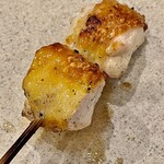 焼鳥 せきね - ムネ肉は皮の香ばしさが堪らない