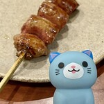 焼鳥 せきね - ソフビ猫アピール　僕が食べてあげても良いよ！
