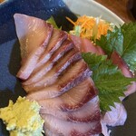 Izakaya Nishino - 本日のお造り大680円ブリ、メジマグロ