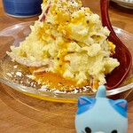 焼鳥 せきね - 温ポテトサラダには興味がないみたい　美味しいのに