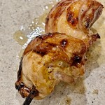 焼鳥 せきね - あかは強い火入れですがジューシーで柔らかいです