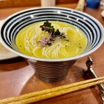 焼鳥 せきね - 鶏油たっぷりなのにあっさりしてます　ラーメンじゃなくて中華そばですね
