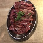 和牛焼肉大衆酒場 ホルモン博多春吉のじゃん横 - 