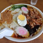 盛昭軒 - ワンタン麺大盛950円