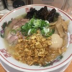 らーめん紫雲亭 - 鉄板の「塩」＋揚げ葱、玉子