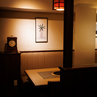 【2〜4名様向けテーブル席】