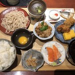 Yakitori Hare Tsubame - おかず八種と二口蕎麦定食