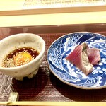 青空 - 藁薫の鰹は黄身と胡麻の醤油で