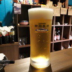 Ita Sakaba - 生ビール・サッポロ「静岡麦酒」（￥500）。お酒はどれでも￥500、キャッシュオンならではの明快さ！
