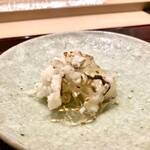青空 - 鱧の湯引きに骨からとった冷たいジュレを　夏らしい一品　