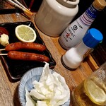 鳥太郎 - 激辛ウインナー&突き出しのキャベツ