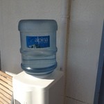 ダブルドアーズ 本店 - 2013/10 テラスにはウォーターサーバーがありセルフ