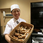 神保町 傳 - 松茸こんもり♪笑顔の姉さん（掲載許諾済み）