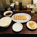 宇都宮 大谷餃子店 - 餃子定食